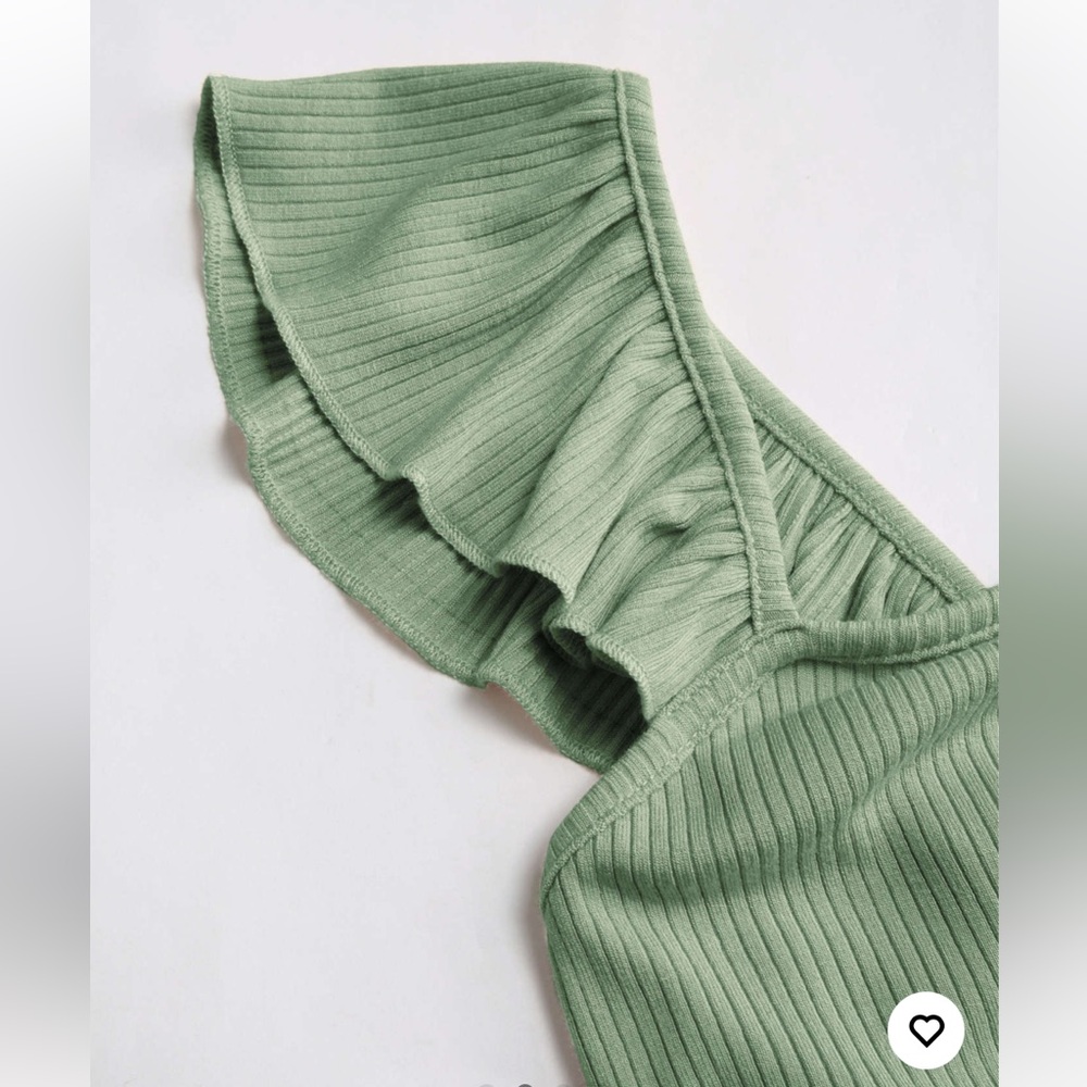 Green Ruffle Strap Crop Top - Picture 3 of 4